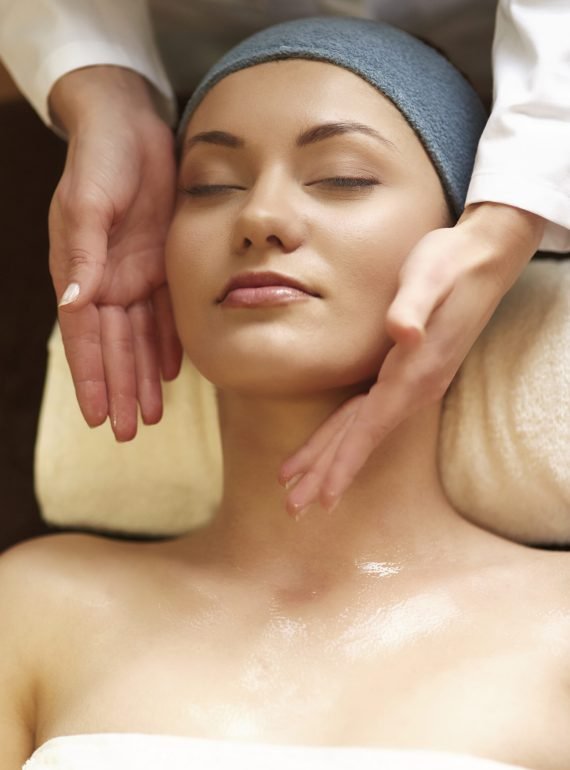 Best way to relax is face massage